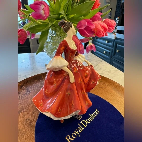 Royal Doulton figurine “Stephanie”. Pretty Ladies bone china. - Picture 7 of 8